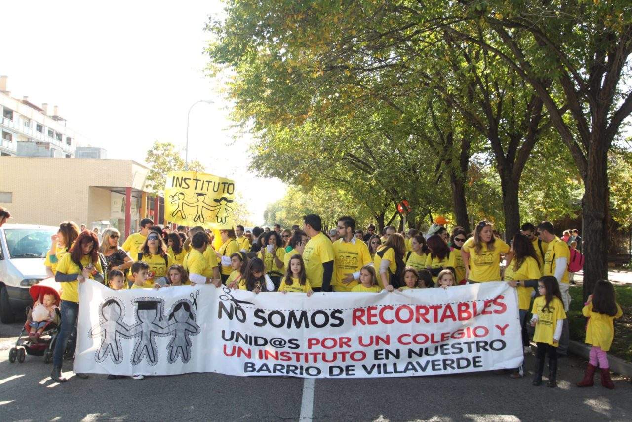 1.200 vecinas y vecinos de Butarque exigen la construcción de un instituto