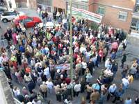 250 vecinos protestan contra el desmantelamiento del hospital Virgen de la Torre