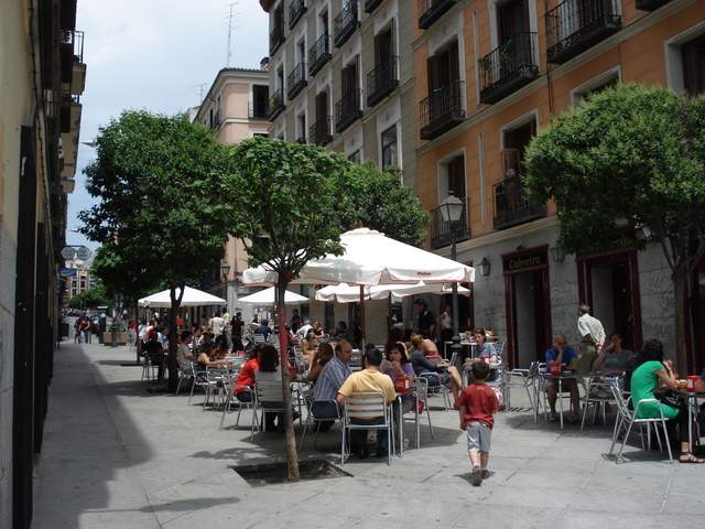 ACIBU pide una moratoria en la autorización de licencias de nuevos bares en Malasaña