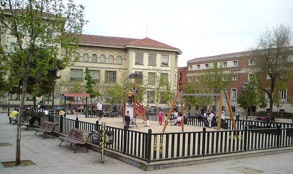 ACIBU reactiva su lucha contra la proliferación de bares y por la recuperación de los jardines del Arquitecto Ribera
