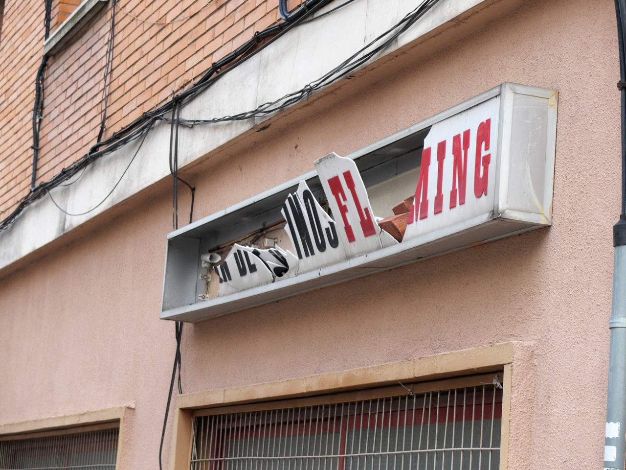 Atacan la sede de la AV Fleming de Coslada
