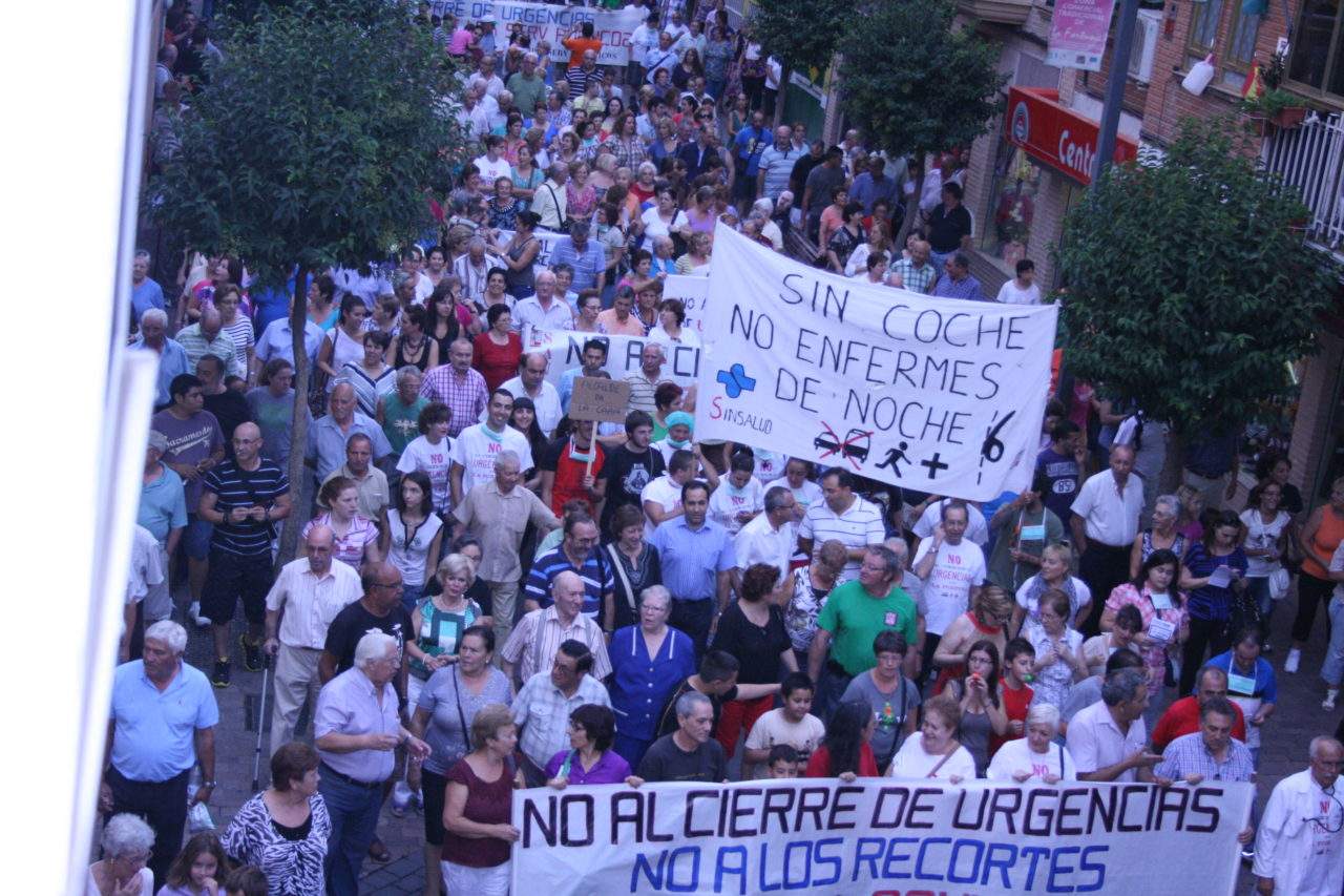Centenares de personas protestan en la calle por el cierre de las urgencias sanitarias de La Fortuna
