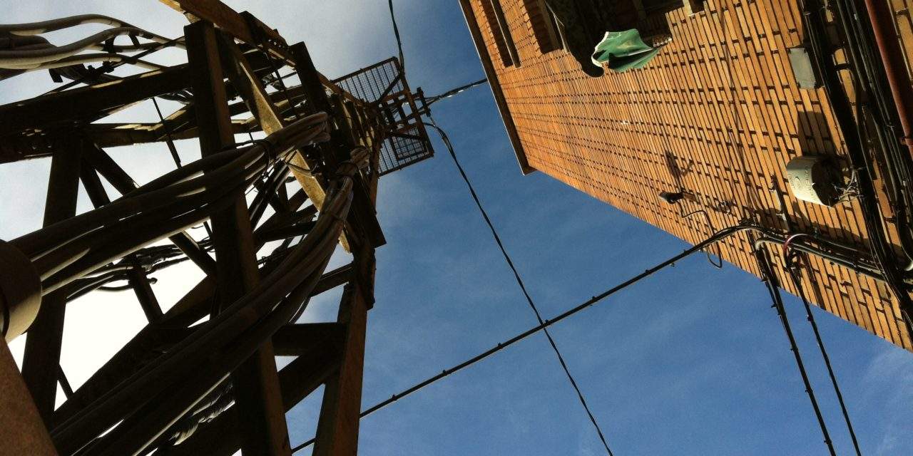 Ciudad Lineal se rebela contra los tendidos aéreos