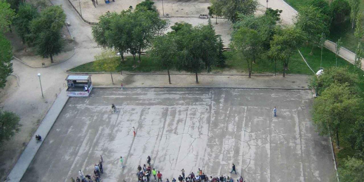 Contundente rechazo en Hortaleza a la gasolinera de Repsol