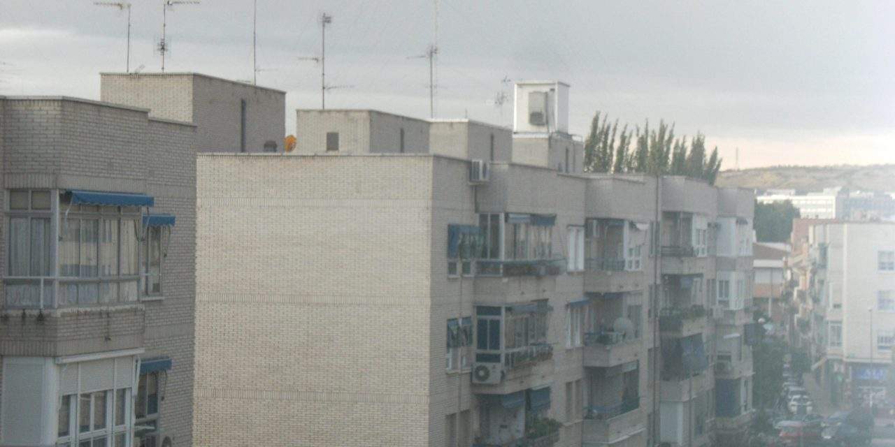 Desmantelada la antena de telefonía de la calle Badajoz de San Fernando de Henares