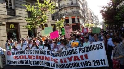 Dos millares de personas piden una solución al cierre de los centros ocupacionales