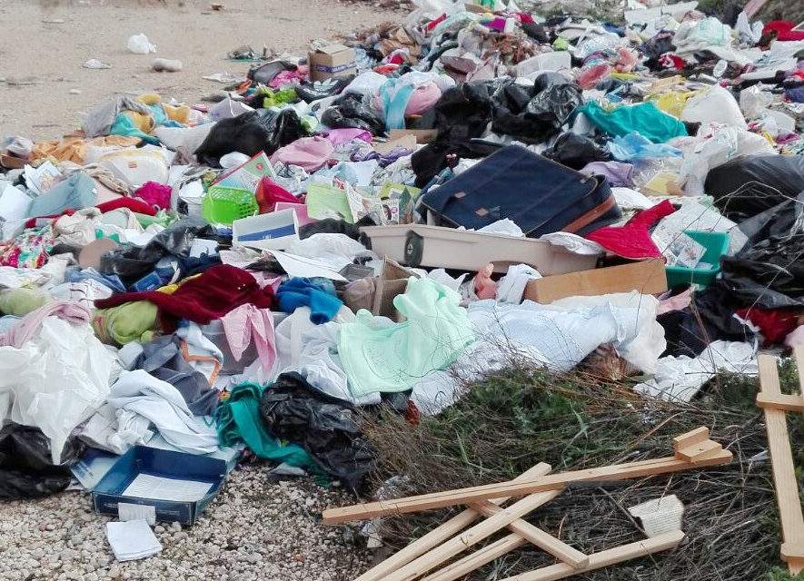 El crecimiento de un vertedero ilegal en la frontera con Vicálvaro genera alarma en el barrio de Parque Henares