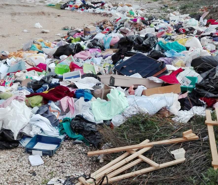 El crecimiento de un vertedero ilegal en la frontera con Vicálvaro genera alarma en el barrio de Parque Henares