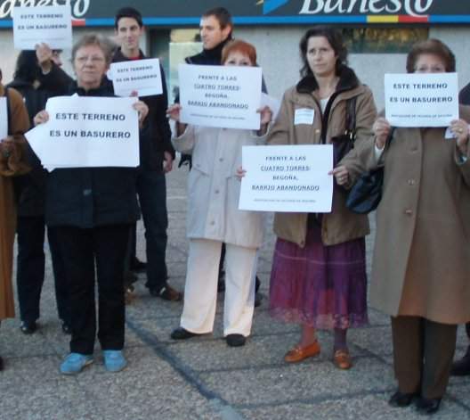 El vecindario de Begoña reclama el vallado de una parcela abandonada de la “Operación Chamartín”