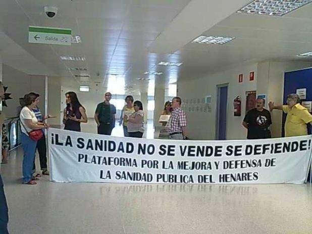 Encierro contra la privatización en el hospital del Henares