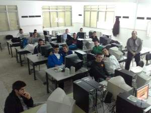 Entidades ciudadanas reclaman a Educación la sustitución del WiFi por el cableado en el plan Escuela 2.0