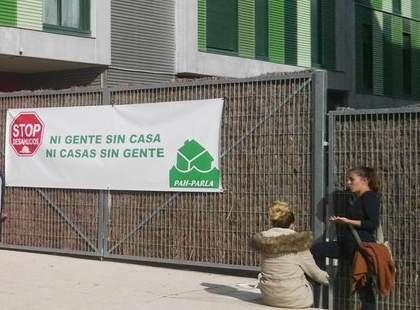 Goldman Sachs celebra los tres años de la compra de las viviendas del IVIMA con el desahucio de dos familias en Parla