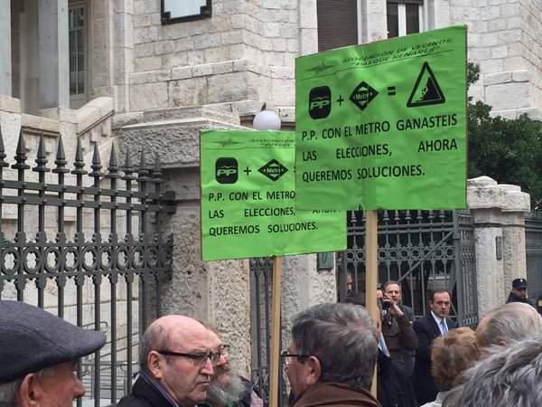La Consejería de Transportes se niega a reparar decenas de viviendas dañadas por el Metro en San Fernando