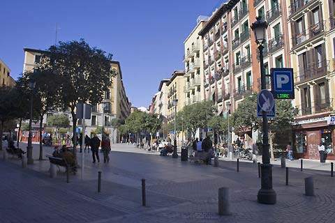 La FRAVM aclara: Lavapiés no necesita más policía, sino más inversiones en equipamientos y servicios públicos