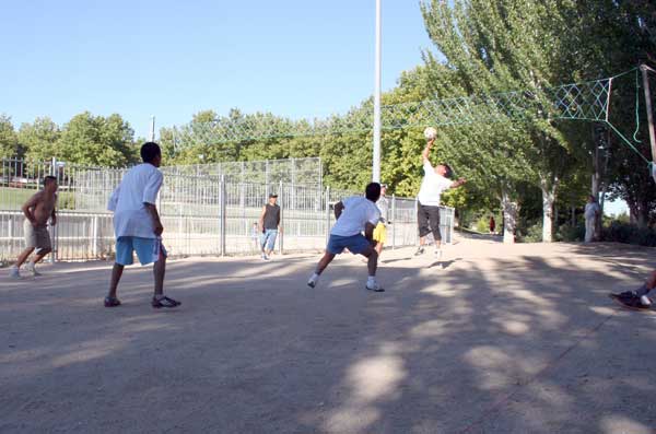La FRAVM presenta la guía de buenas prácticas en convivencia intercultural