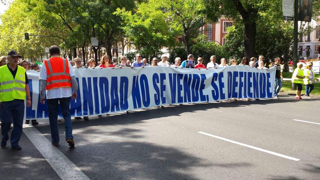 La Marea Blanca inunda Madrid contra la exclusión sanitaria