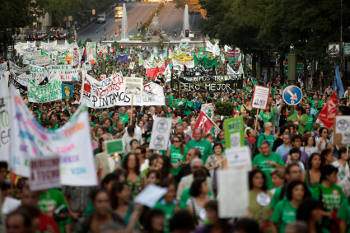 La asociación vecinal de Palomeras Bajas y las AMPAs anuncian medidas judiciales contra Lucía Figar