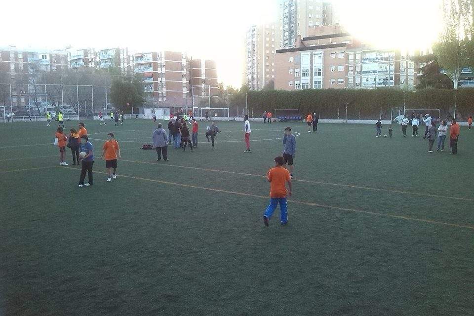 La empresa Palestra Atenea impide que 80 niños de La Elipa jueguen al fútbol en su barrio