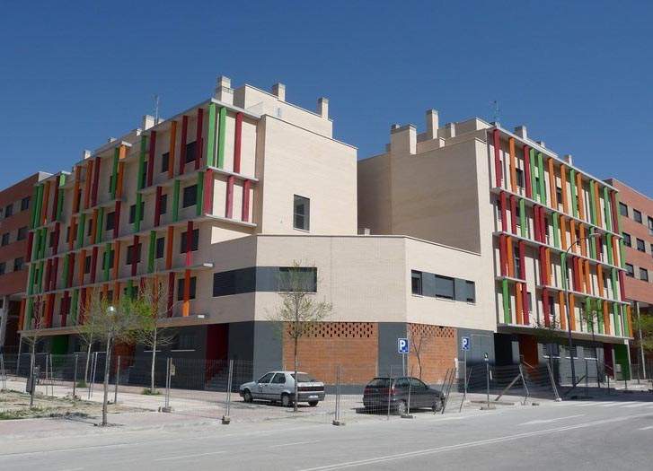 La falta de entendimiento entre Aguirre y Gallardón retrasa (aún más) la entrega de 48 nuevas viviendas en el Ensanche de Vallecas