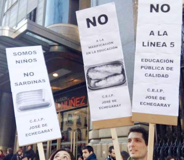 La ”libre elección” hace aguas en Villa de Vallecas: 219 familias se quedan sin colegio para sus hijos