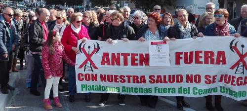 La oposición vecinal a la antena de Coslada saca su protesta a la calle
