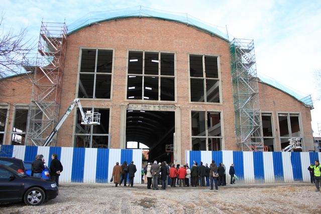 Las asociaciones de Villaverde visitan las obras de la nave Boetticher