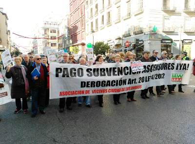 Las asociaciones de personas con discapacidad y la FRAVM se unen para reclamar la deuda de las ayudas a la instalación de ascensores