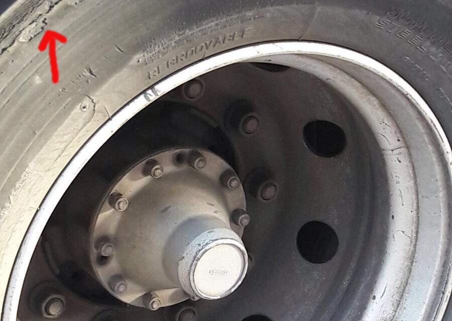 Las asociaciones vecinales de San Fernando denuncian el mal estado de los autobuses que cubren el tramo cerrado de la línea 7B de Metro