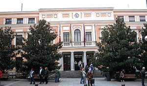 Las asociaciones vecinales de Vallecas boicotean el consejo territorial ante el maltrato de la Junta