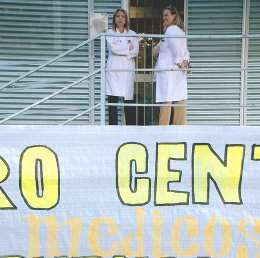 Las asociaciones vecinales, indignadas ante los incentivos médicos por reducir las bajas laborales