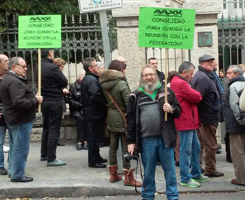 Los afectados por el metro en San Fernando reciben el apoyo de Podemos