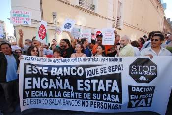 Los afectados por la hipoteca llaman a paralizar el desahucio de una familia en Ciudad Lineal