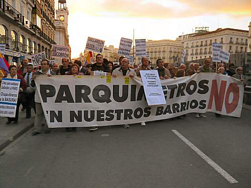 Los colectivos antiparquímetros reclaman que el Ayuntamiento de Madrid cumpla cuanto antes la sentencia que declara nula la ampliación de los parquímetros