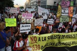 Los vecinos de las promociones afectadas por la subasta de la EMVS demandan al Ayuntamiento las reparaciones de las viviendas