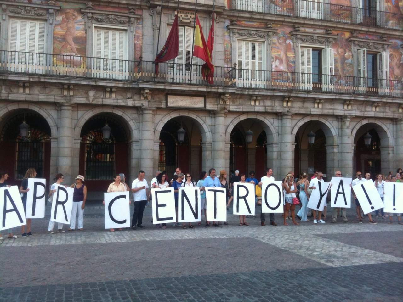 Los vecinos del Centro piden al Ayuntamiento de Madrid que la declaración de Área de Prioridad Residencial se extienda a todo el distrito