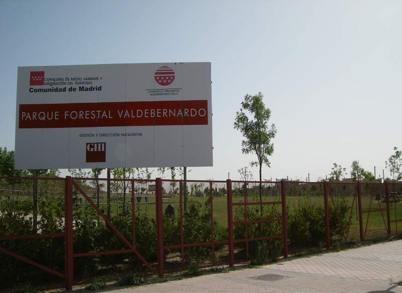 Los vecinos denuncian una maniobra especulativa en el parque de Valdebernardo