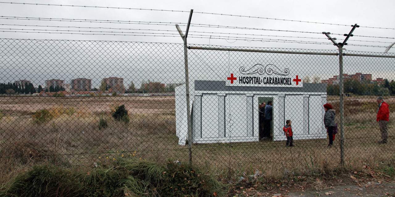 Los vecinos ”inauguran” un hospital en los terrenos de la antigua cárcel de Carabanchel