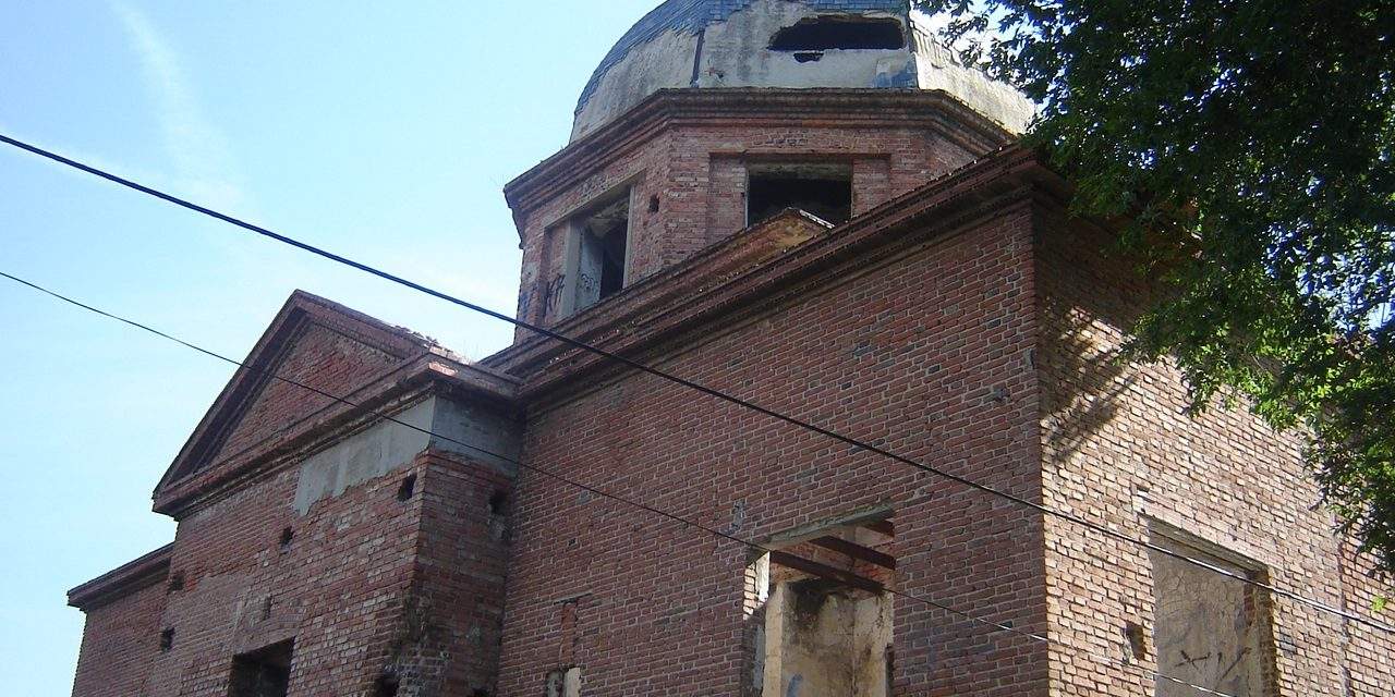 Los vecinos recuperan la ”iglesia rota” de Orcasitas