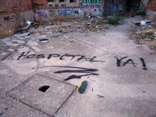 Los vecinos vuelven a la calle para exigir que el hospital que ocupará los terrenos de la antigua carcel de Carabanchel sea público