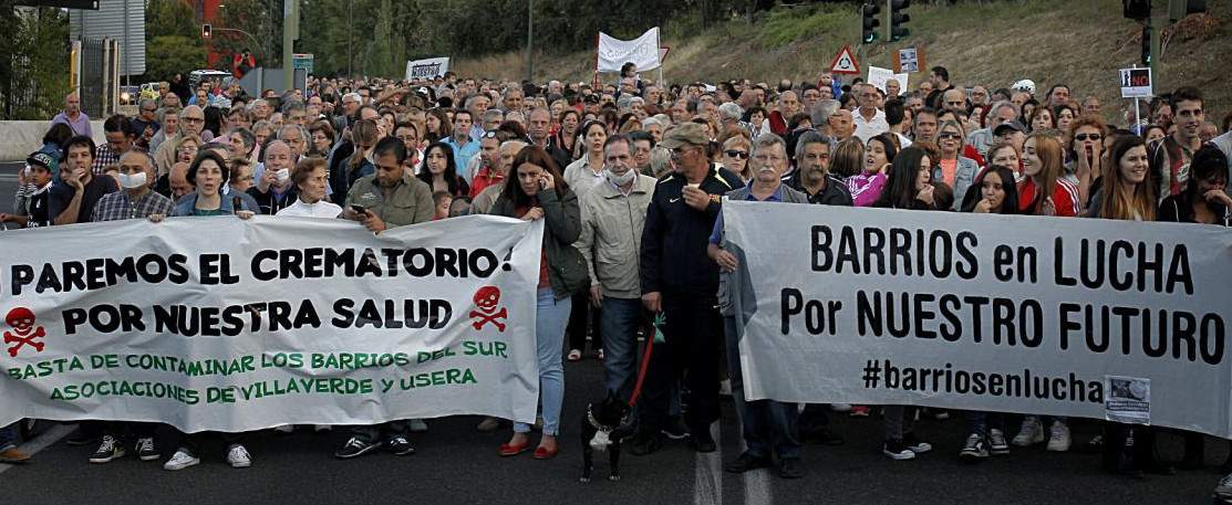 Más de 1.500 vecinos de Villaverde y Usera marchan contra el nuevo crematorio