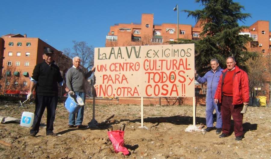 Más de 3.000 vecinos piden al Gobierno regional un centro cultural comprometido desde 1989