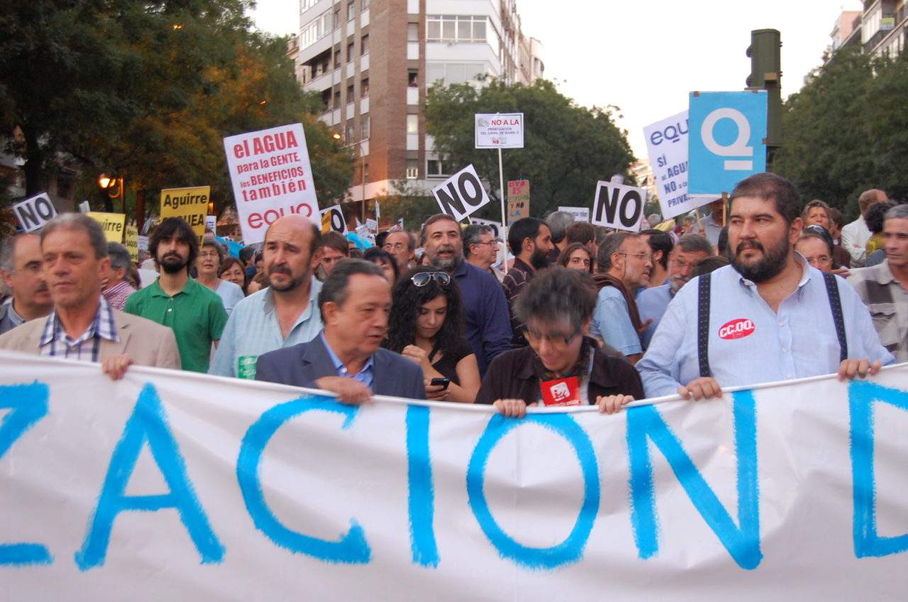Miles de personas claman contra la privatización del Canal de Isabel II