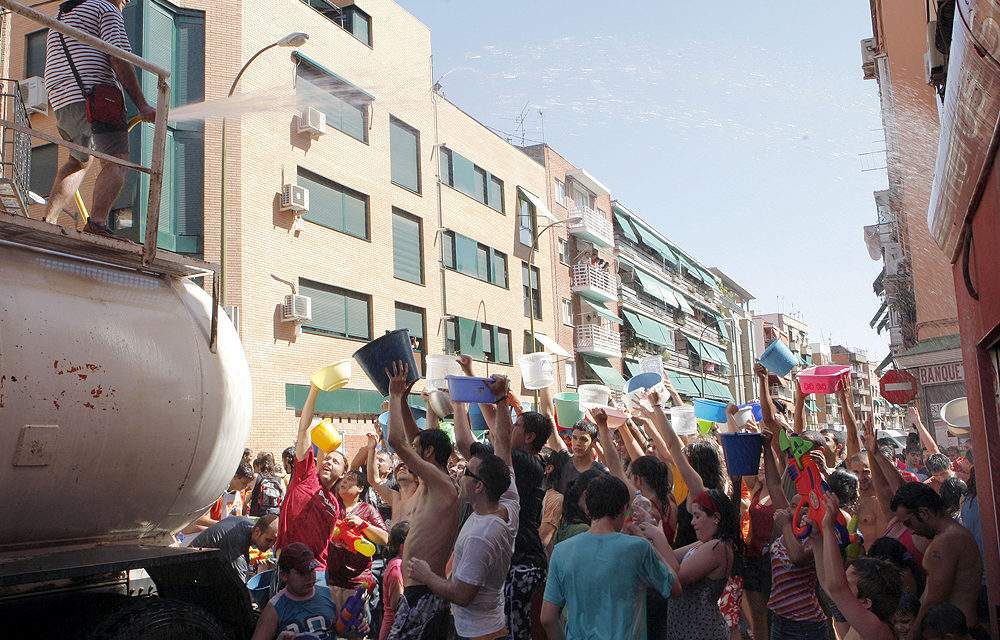 Miles de personas convierten Vallecas en un puerto de mar