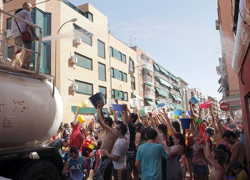 Miles de personas convierten Vallecas en un puerto de mar