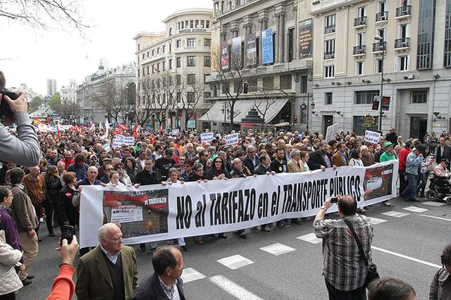 Miles de personas protestan contra el tarizafo del transporte público