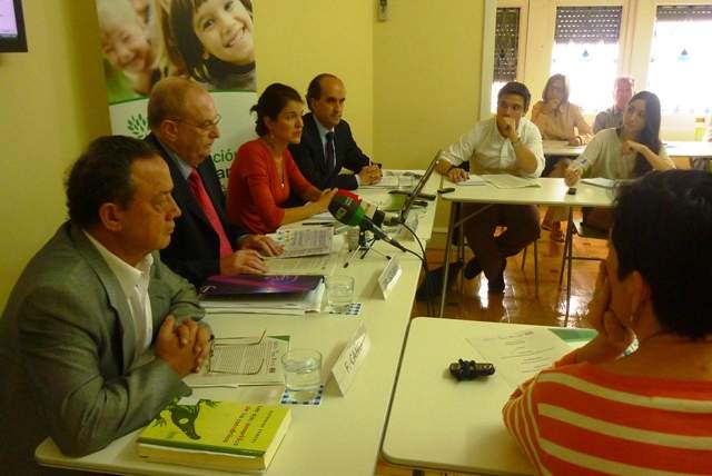 Organizaciones sociales y ecologistas piden al Gobierno que retire el Wi-Fi de los colegios