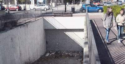 Piden al Ayuntamiento la apertura del aparcamiento de la estación de Metro Vicálvaro, que lleva 16 años cerrado