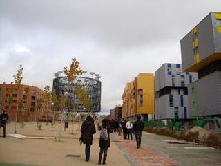 Rotunda respuesta de los vecinos del PAU de Vallecas a la Consejería de Educación