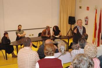 Un centenar de personas celebra los 40 años del movimiento vecinal en Vallecas con la vista puesta en el movimiento del 15-M