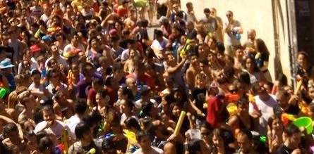 Una Batalla Naval multitudinaria se moja contra el machismo